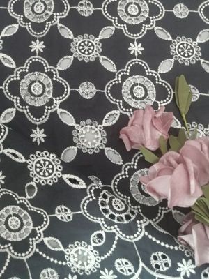 Dentelle brodée tribale de couleur de contraste de tissu d'oeillet pour Madame Garment