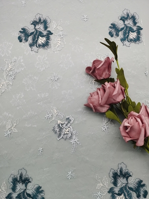 Madame colorée Garment de Mesh Embroidered Lace Fabric For