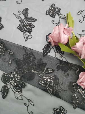 Le laser réutilisé a coupé le tissu de broderie d'Applique pour la robe de soirée