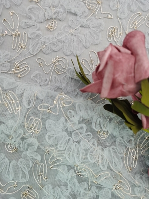 Les femmes attachantes métalliques de broderie de Tulle de crochet de tissu bleu de dentelle habillent le tissu