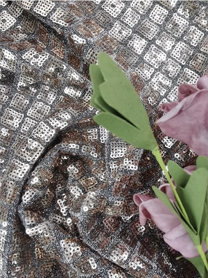 La paillette de tissu de broderie de paillette de polyester lacent le tissu pour la robe habillée