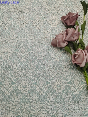 Plein polyester 125cm de dentelle brodé par rose de poids léger chimique de tissu large