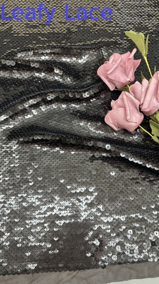 Tissu en dentelle brodée de sequins, couleur élégante et magnifique, design personnalisé pour robe de mariée