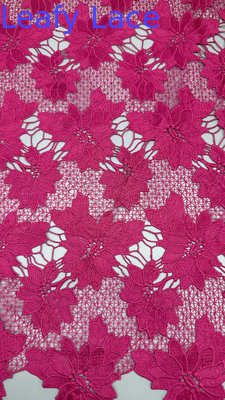 Tissu de dentelle brodé de couleur rose pour robe de mariée