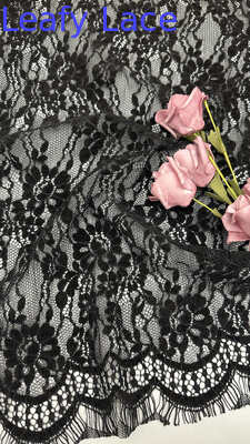 Le modèle de maillage luxueux est conçu pour les robes de mariée.