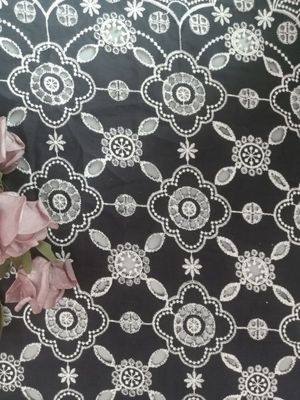 Dentelle brodée tribale de couleur de contraste de tissu d'oeillet pour Madame Garment
