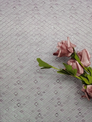 La couleur pourpre a brodé le tissu Diamond Type Lattice Pattern Mesh de dentelle